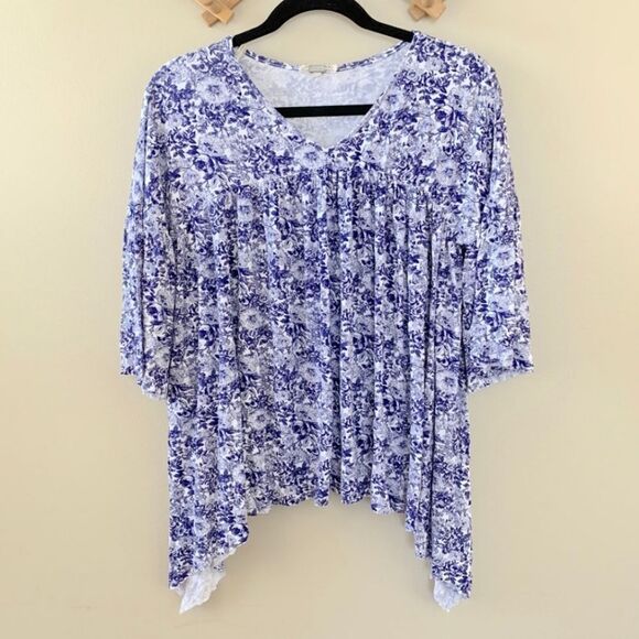 Gimmicks by BKE Trapeze By Buckle Blue Asymmetrical  top - Picture 5 of 9